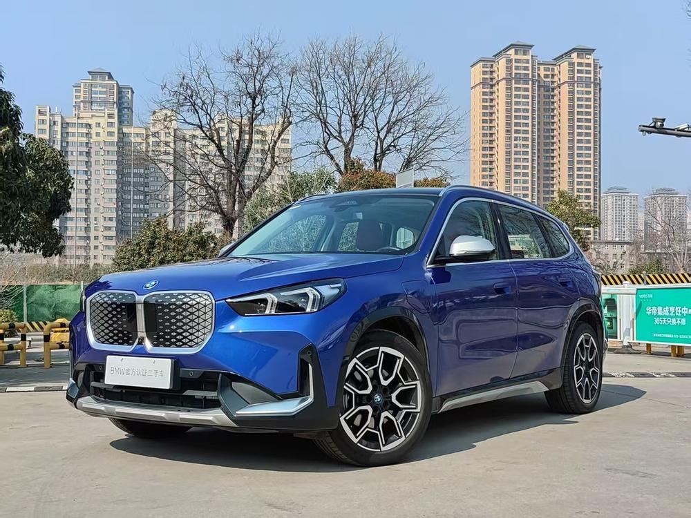 BMW iX1 2023 — фото автомобиля 1