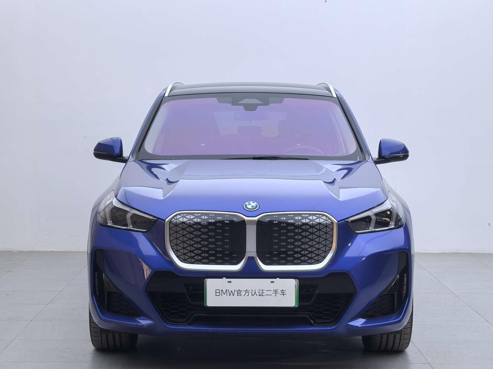 BMW iX1 2023 — фото автомобиля