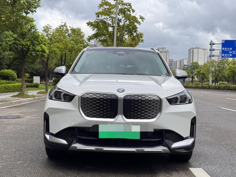 BMW iX1 2024 — фото автомобиля