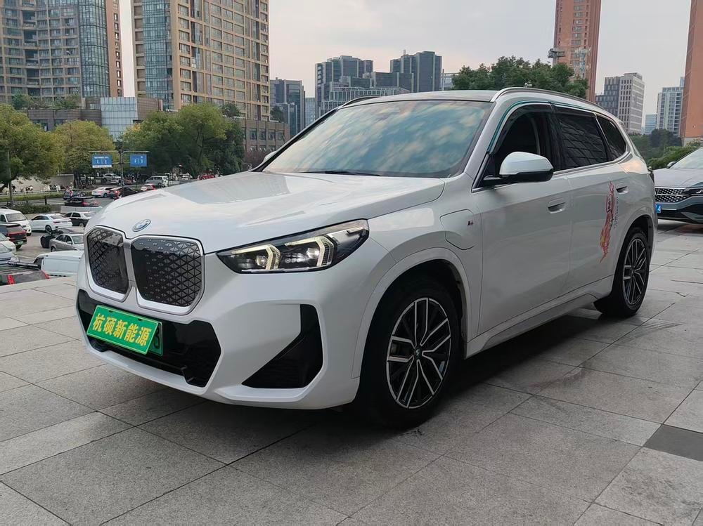 BMW iX1 2024 — фото автомобиля