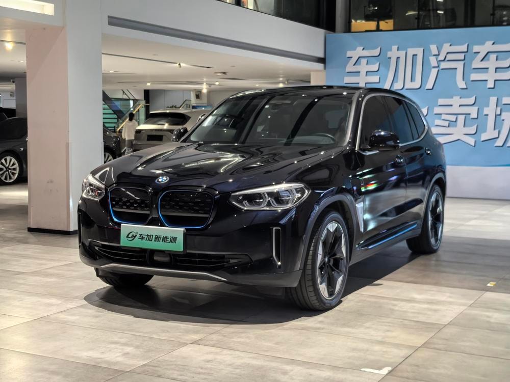 BMW iX3 2021 — фото автомобиля