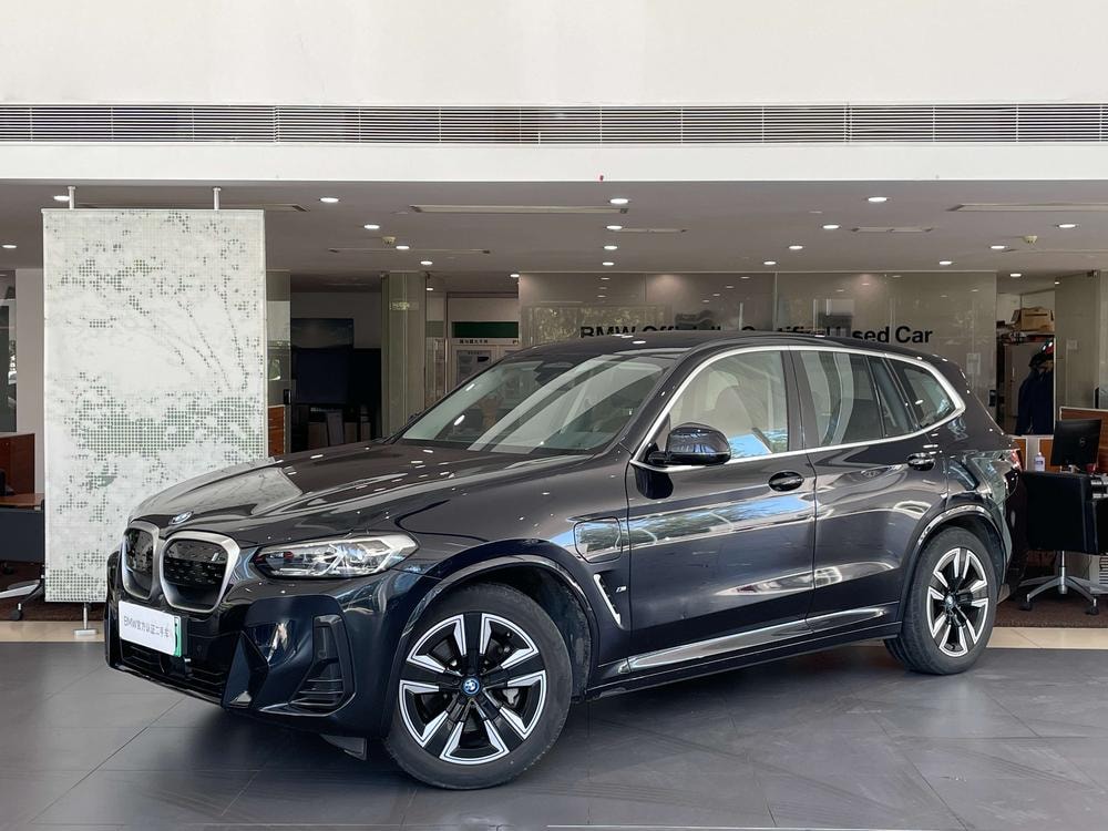 BMW iX3 2022 — фото автомобиля 1