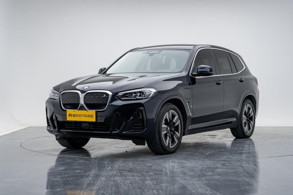 BMW iX3 2022 — фото автомобиля