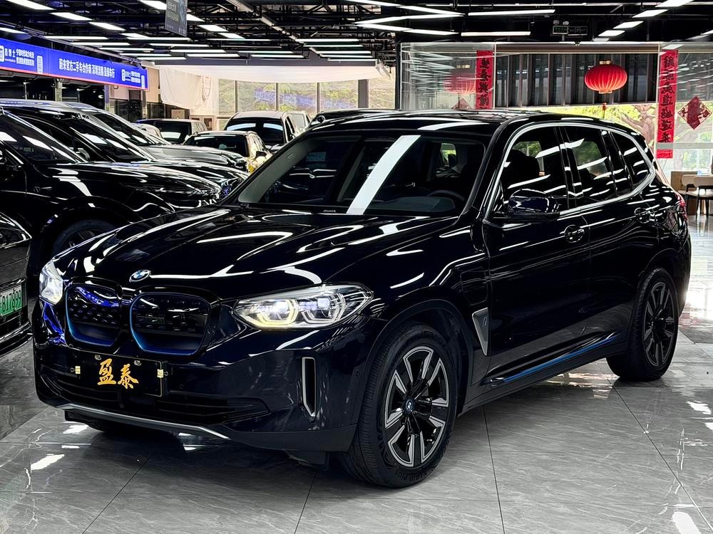 BMW iX3 2021 — фото автомобиля 1