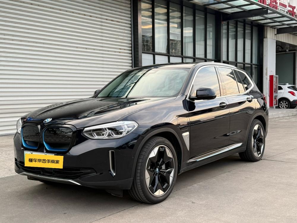 BMW iX3 2021 — фото автомобиля