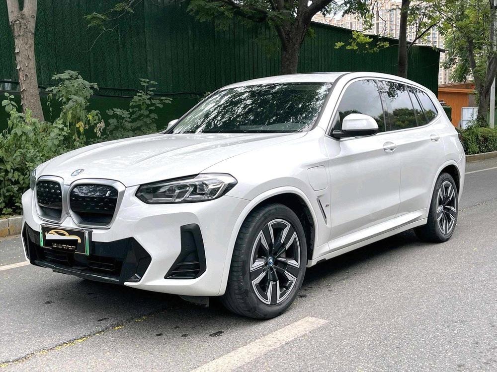 BMW iX3 2022 — фото автомобиля