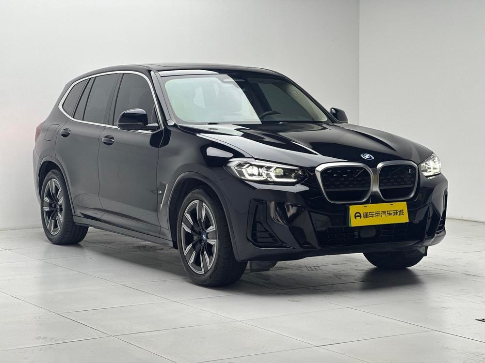 BMW iX3 2023 — фото автомобиля