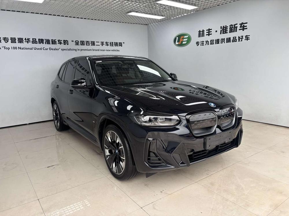 BMW iX3 2024 — фото автомобиля 1