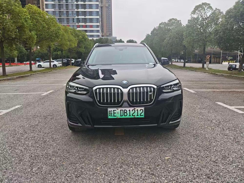 BMW iX3 2024 — фото автомобиля 1