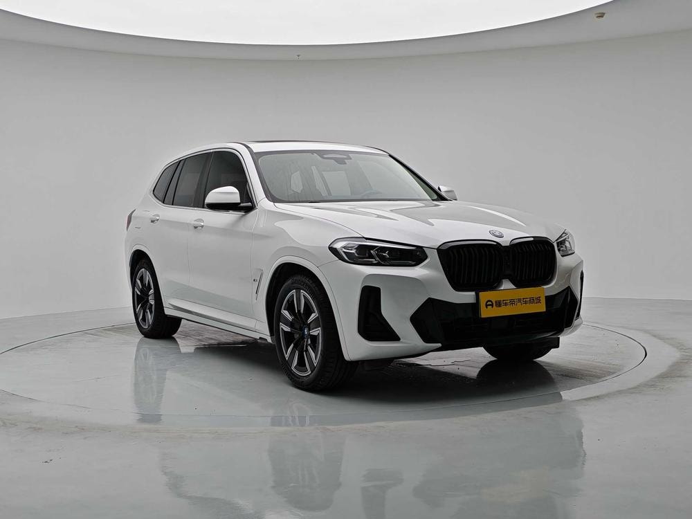 BMW iX3 2023 — фото автомобиля