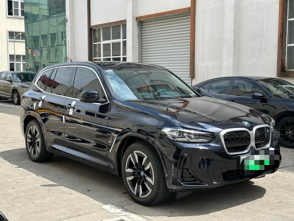 BMW iX3 2023 — фото автомобиля 1