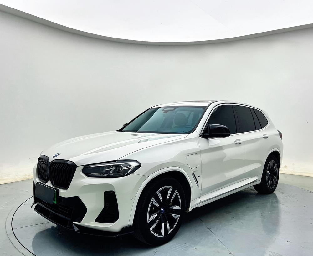 BMW iX3 2022 — фото автомобиля 1