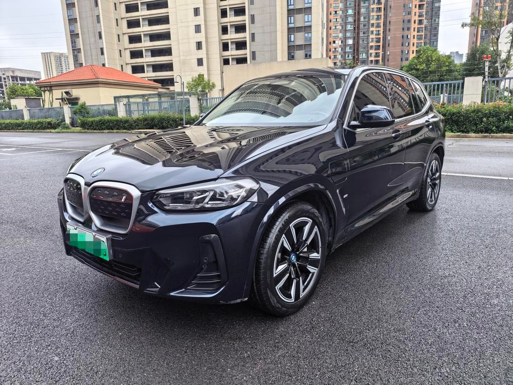 BMW iX3 2024 — фото автомобиля 1