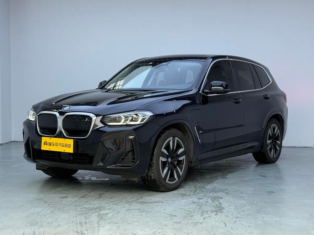 BMW iX3 2023 — фото автомобиля 1