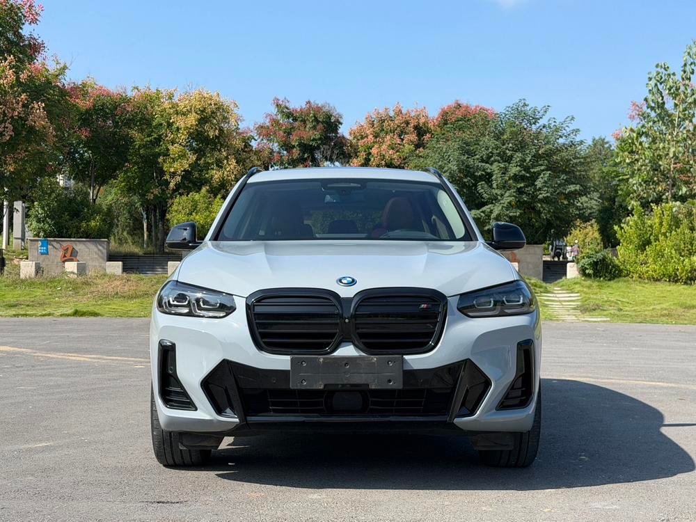 BMW iX3 2022 — фото автомобиля