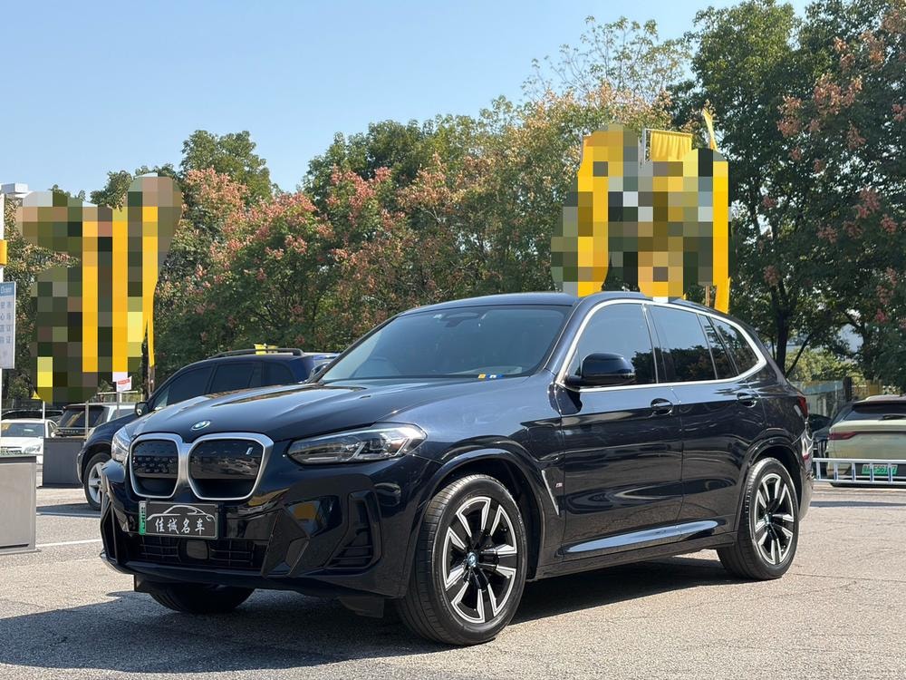 BMW iX3 2023 — фото автомобиля 1