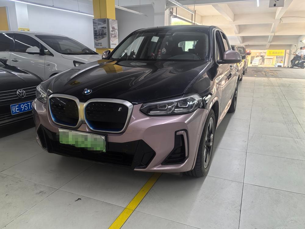 BMW iX3 2022 — фото автомобиля 1