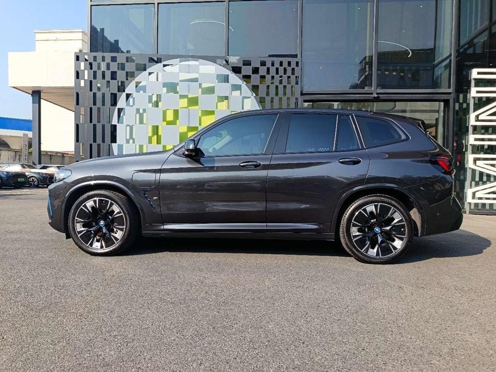 BMW iX3 2022 — фото автомобиля