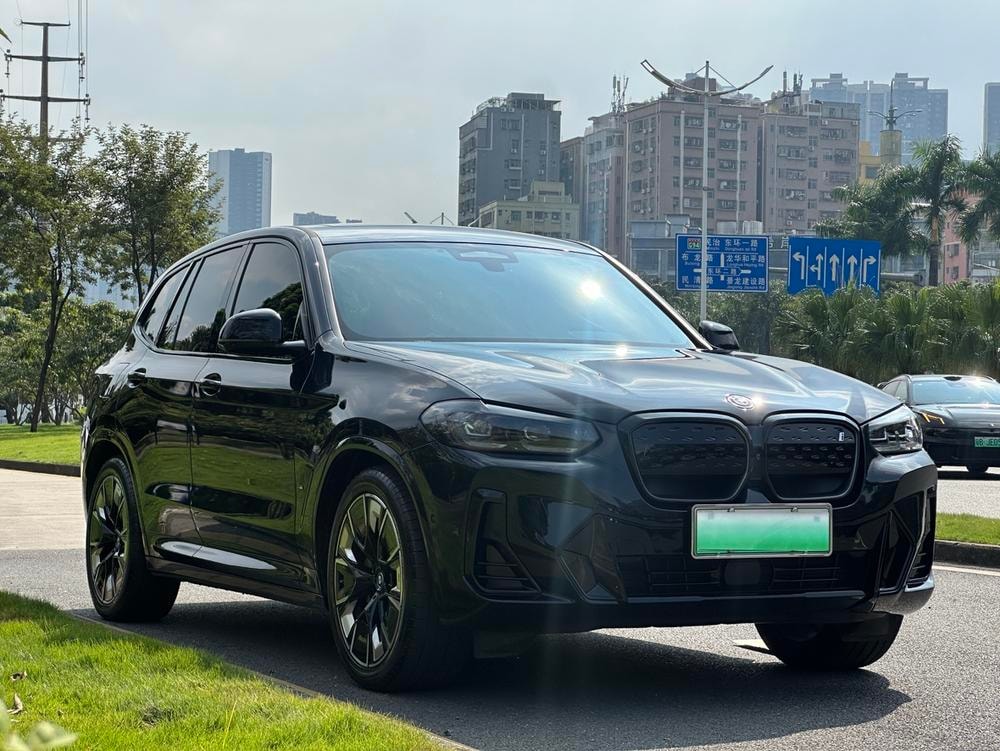 BMW iX3 2022 — фото автомобиля 1