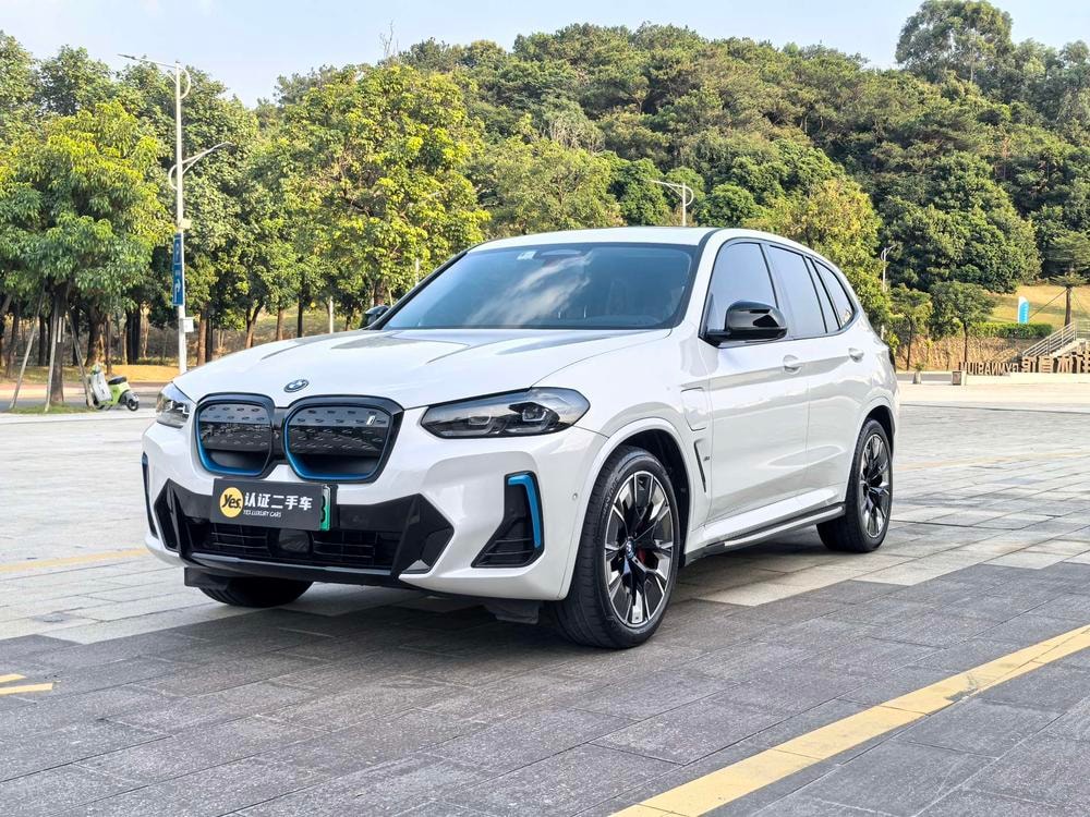 BMW iX3 2022 — фото автомобиля
