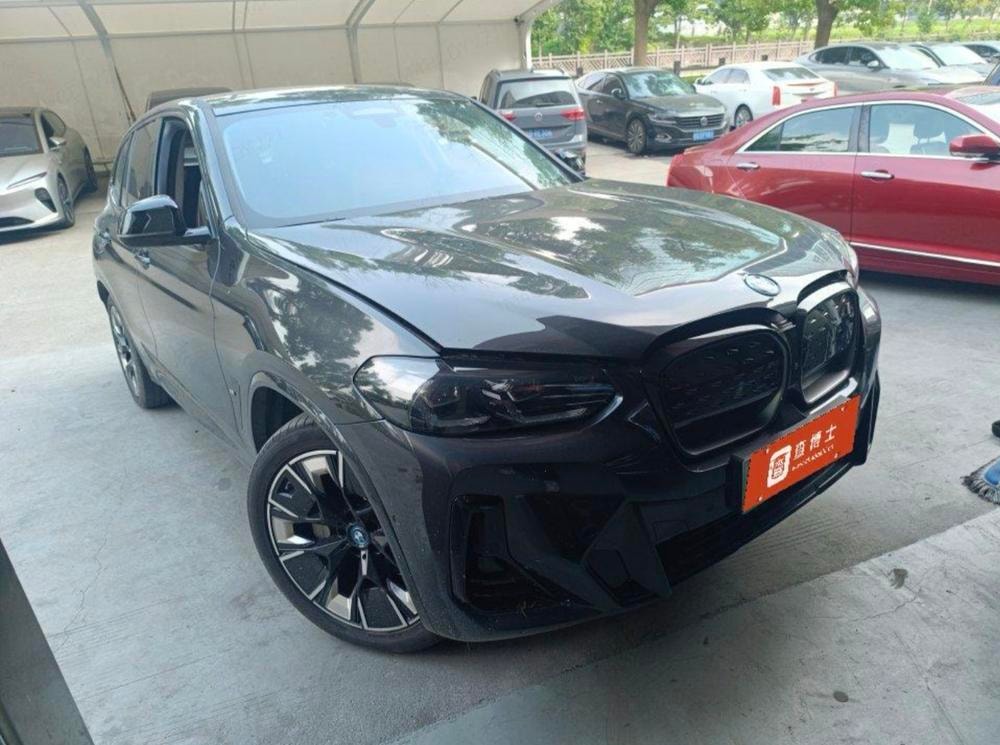 BMW iX3 2023 — фото автомобиля