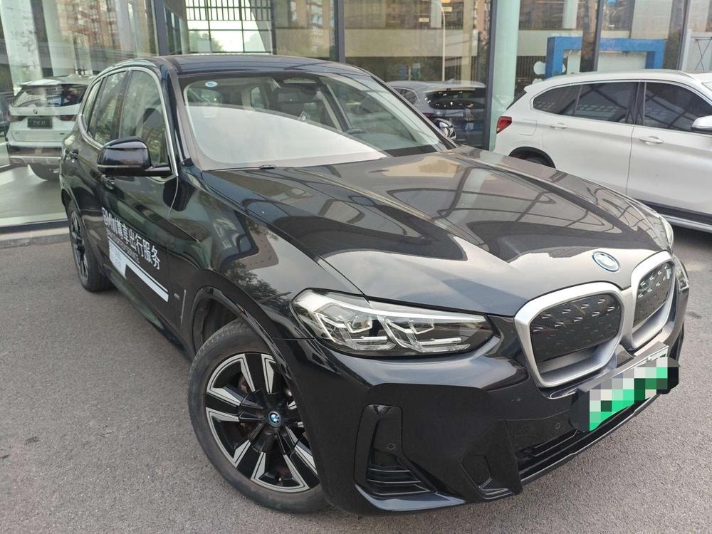 BMW iX3 2022 — фото автомобиля