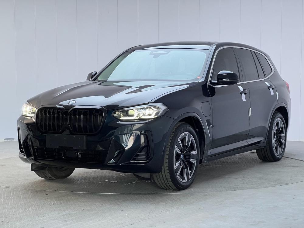 BMW iX3 2023 — фото автомобиля