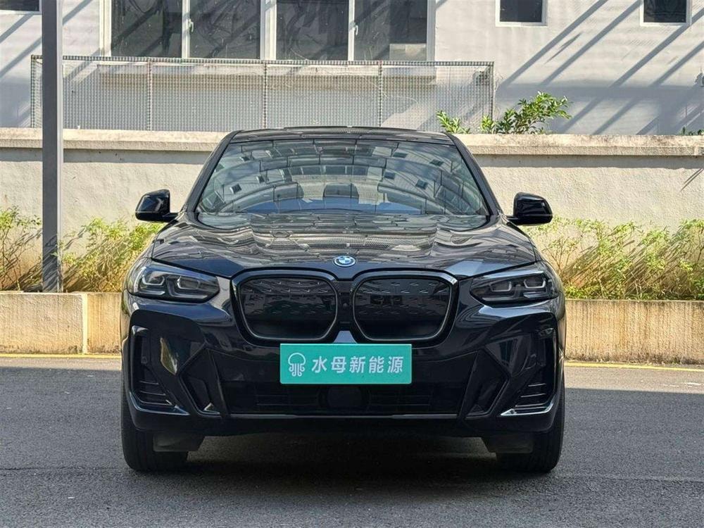 BMW iX3 2023 — фото автомобиля