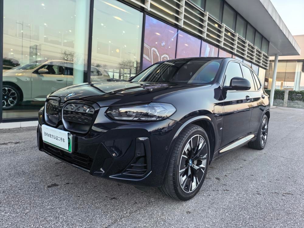 BMW iX3 2024 — фото автомобиля