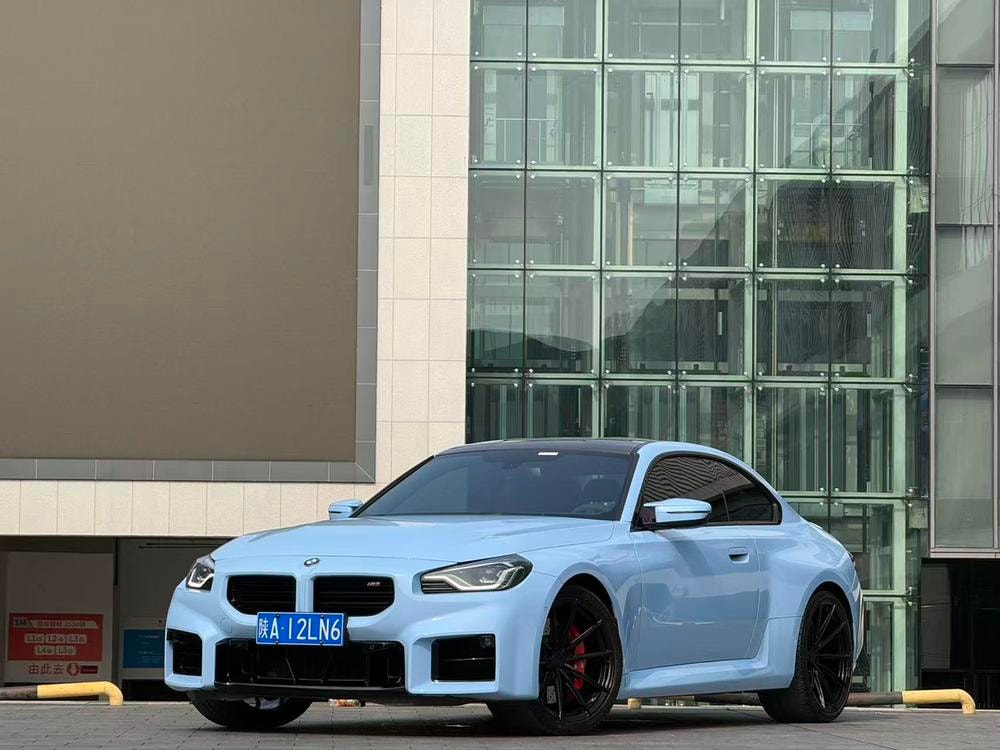 BMW M2 2023 — фото автомобиля
