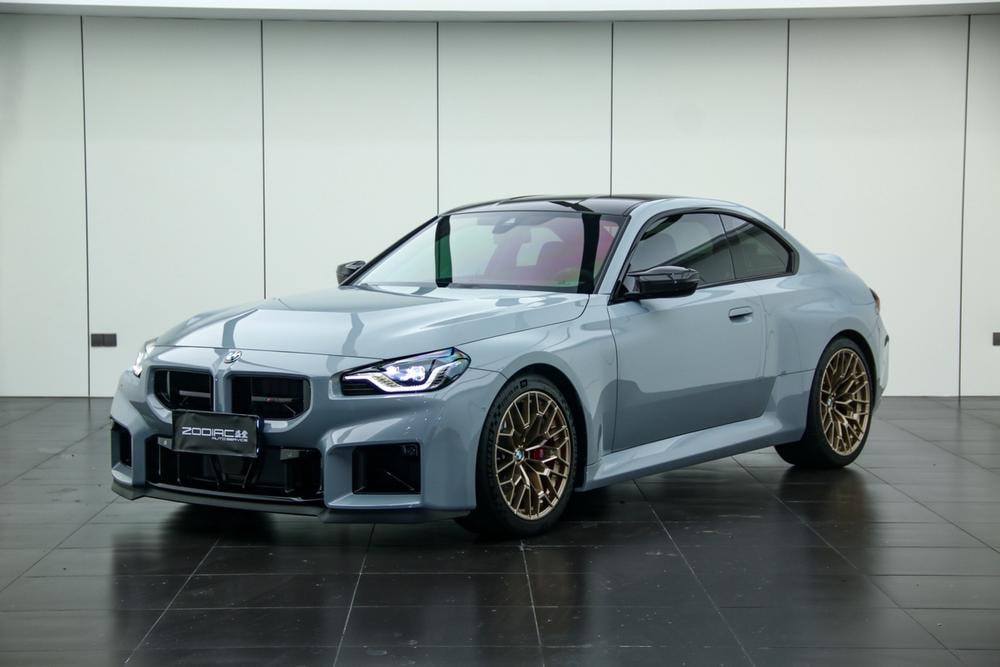 BMW M2 2025 — фото автомобиля 1