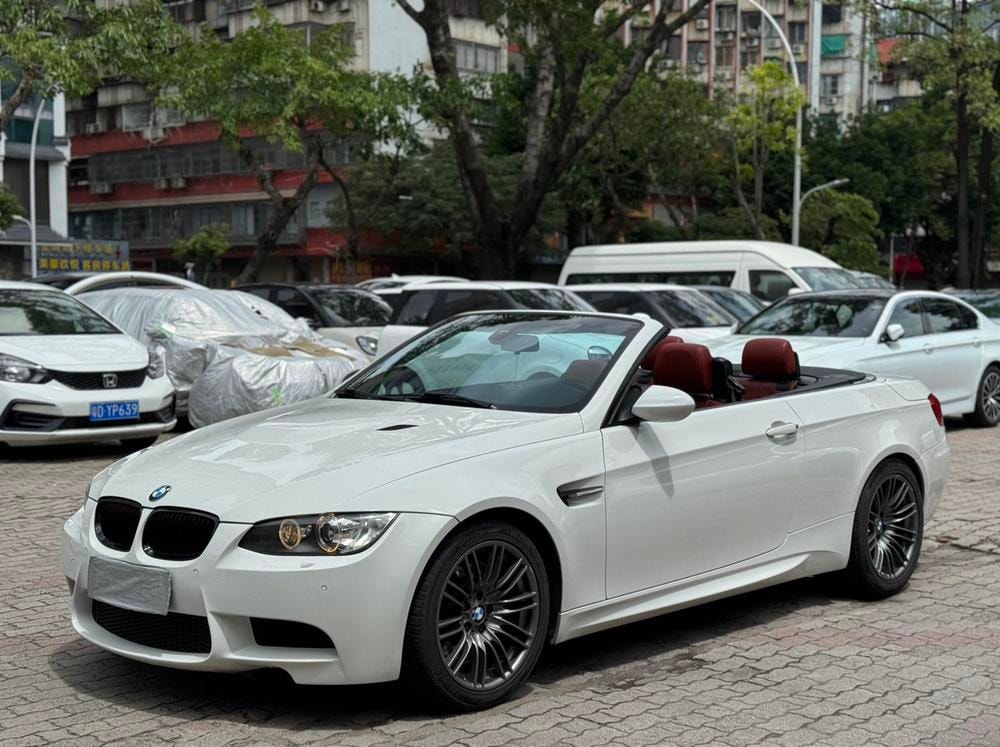 BMW M3 2009 — фото автомобиля 1