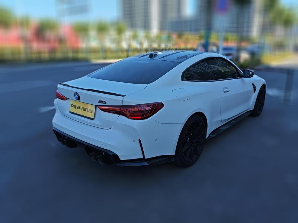 BMW M4 2024 — фото автомобиля