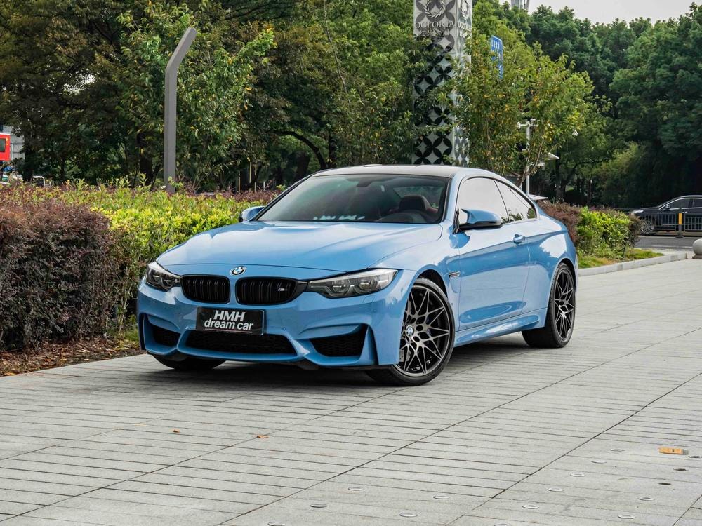 BMW M4 2018 — фото автомобиля