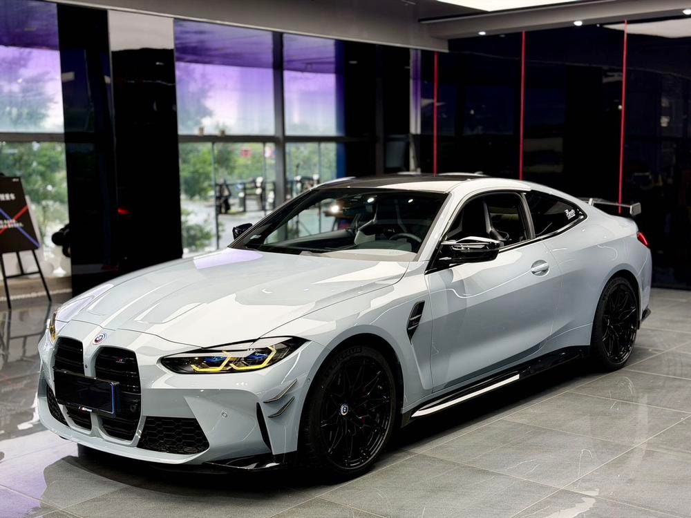 BMW M4 2022 — фото автомобиля