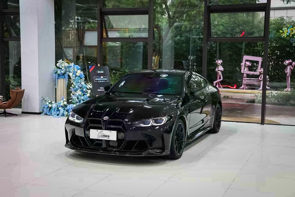 BMW M4 2021 — фото автомобиля