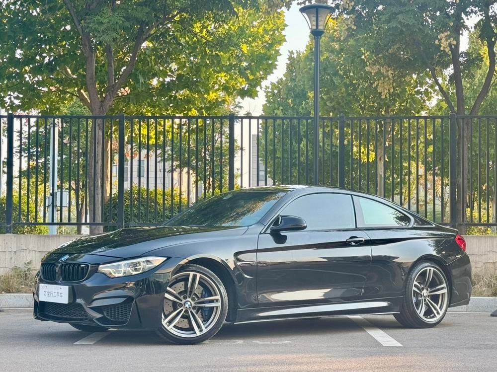 BMW M4 2017 — фото автомобиля 1