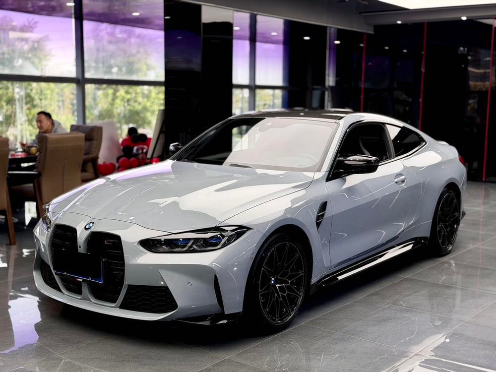 BMW M4 2021 — фото автомобиля