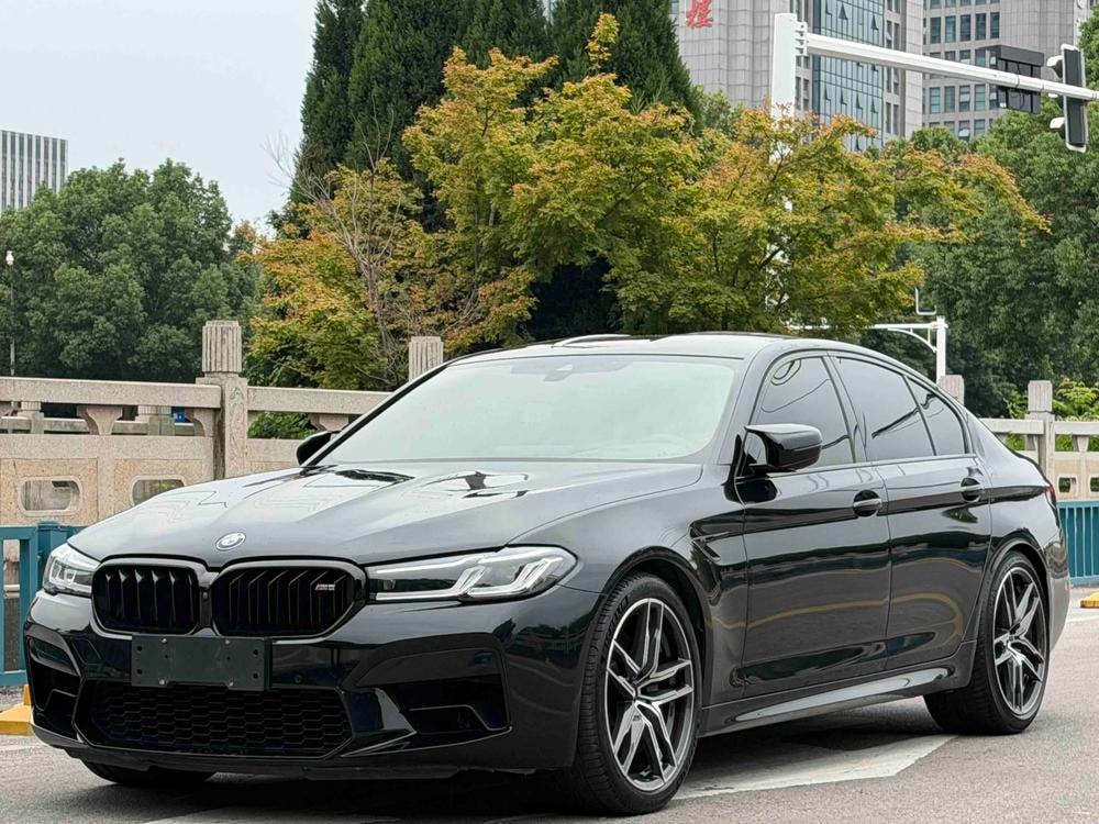 BMW M5 2021 — фото автомобиля