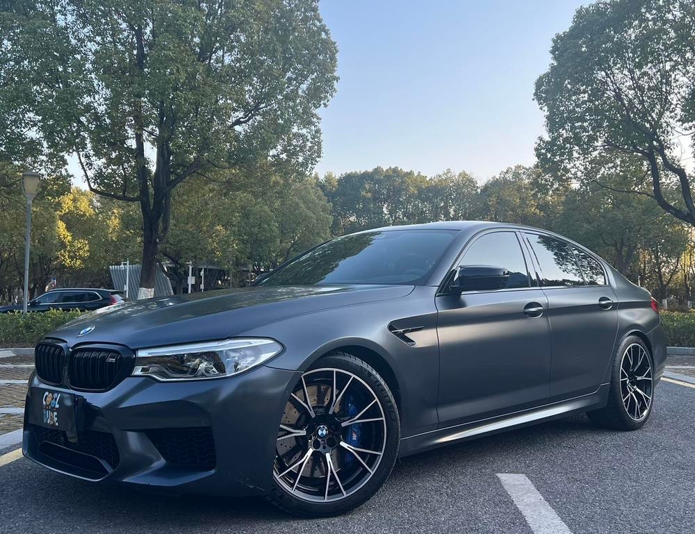 BMW M5 2019 — фото автомобиля
