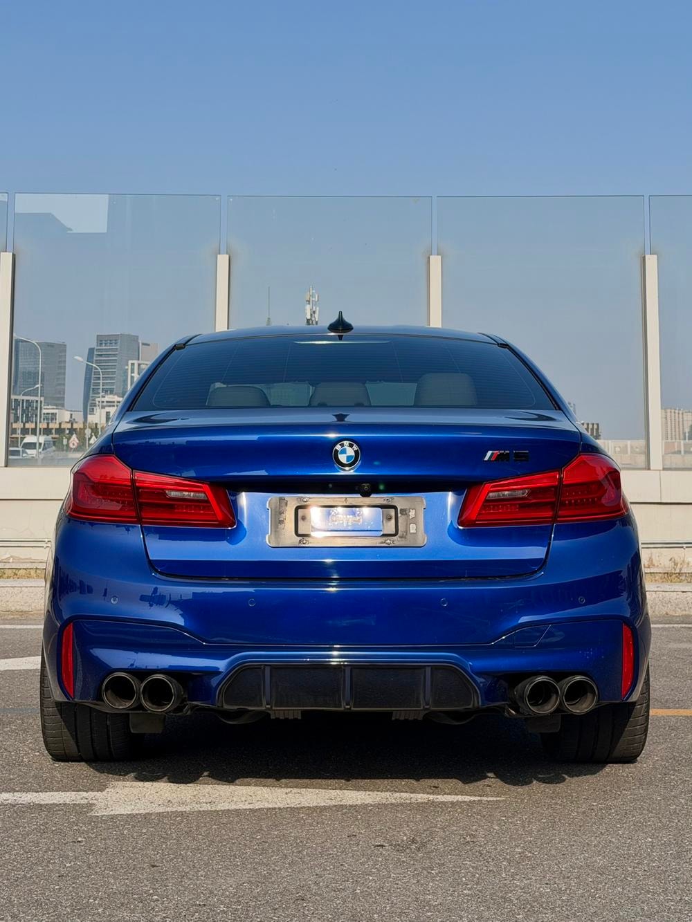 BMW M5 2018 — фото автомобиля