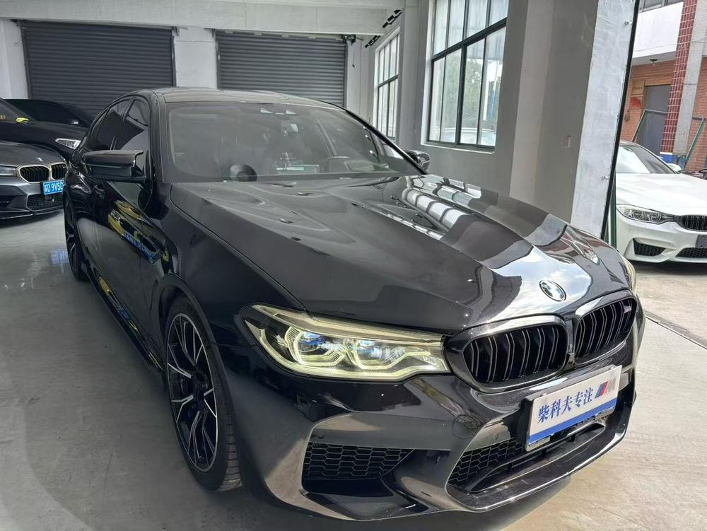 BMW M5 2019 — фото автомобиля