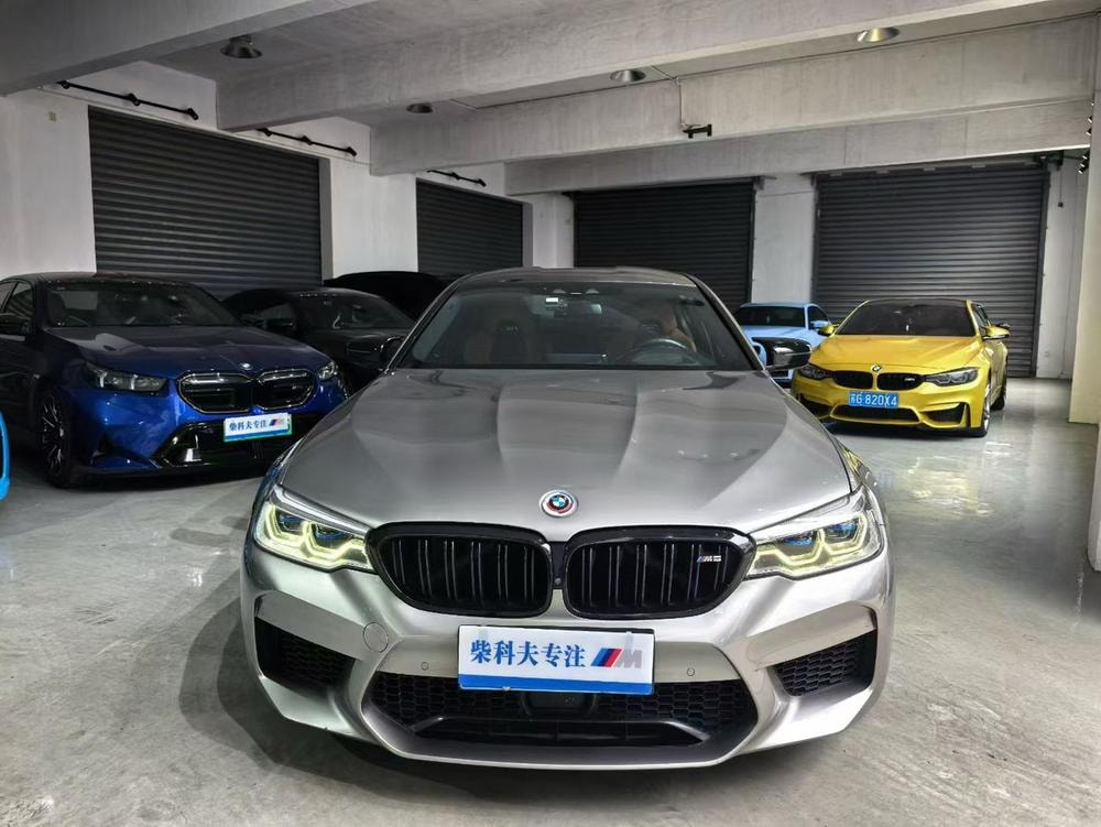BMW M5 2019 — фото автомобиля 1