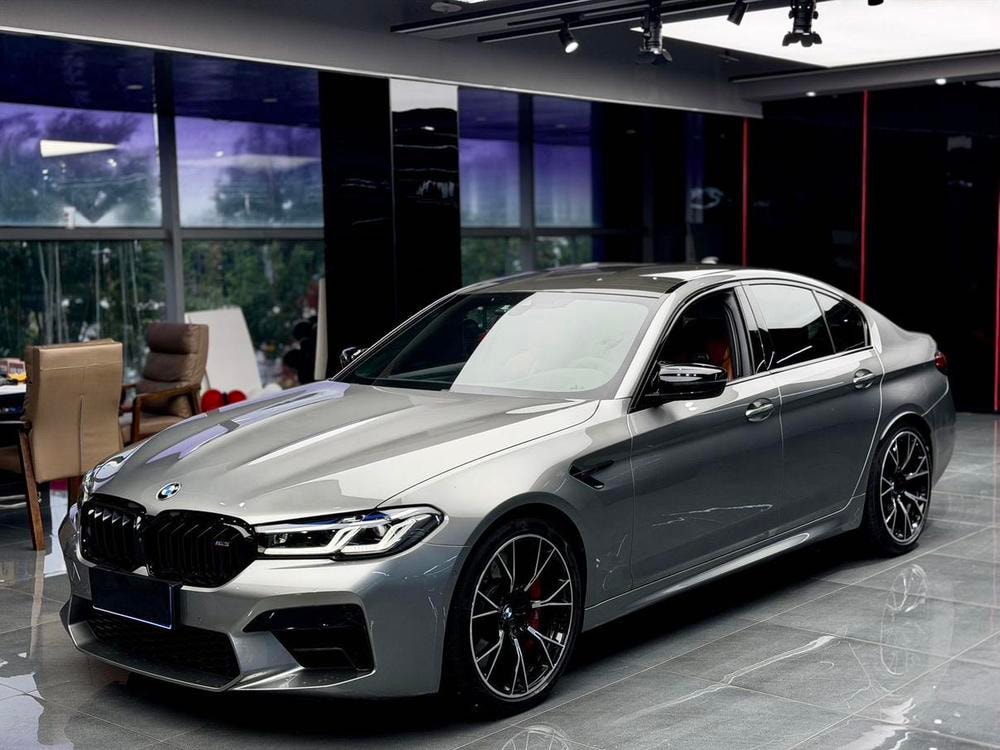 BMW M5 2021 — фото автомобиля 1