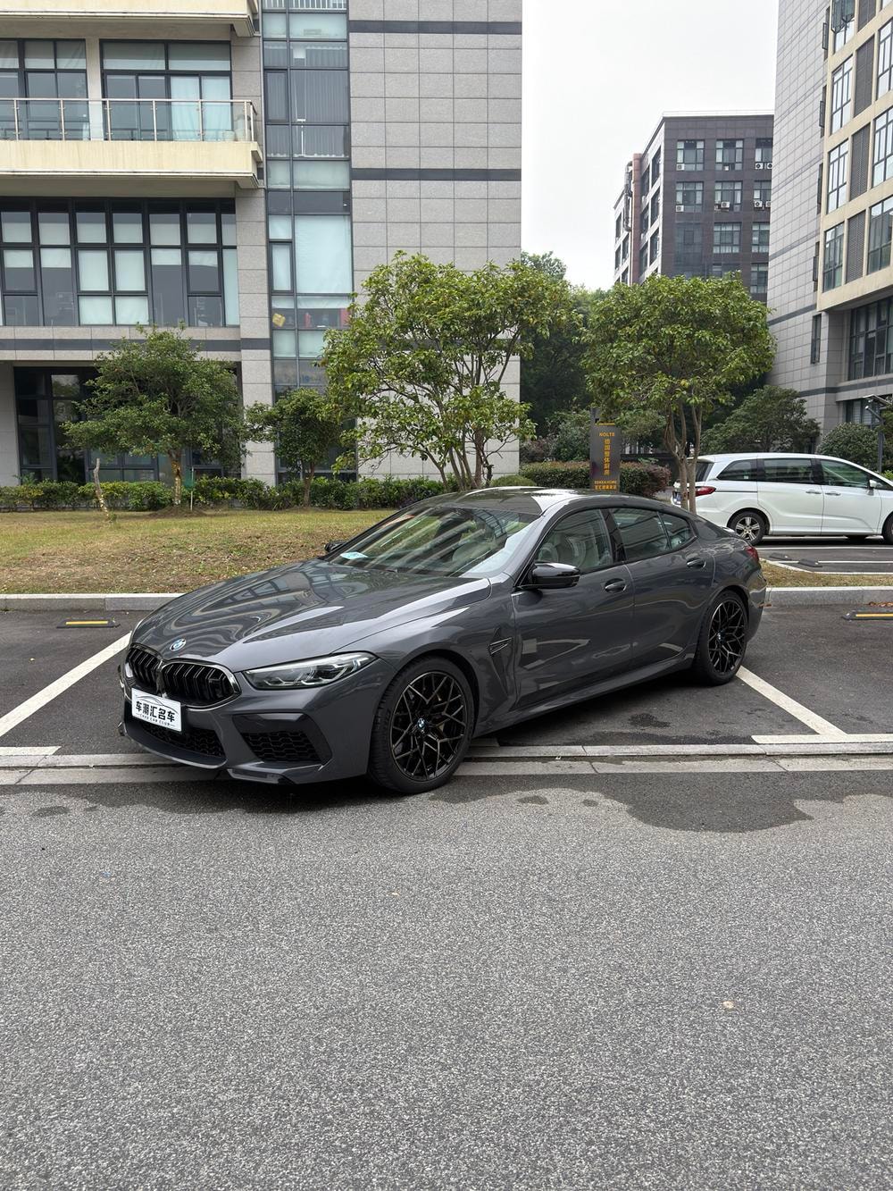 BMW M8 2022 — фото автомобиля 1