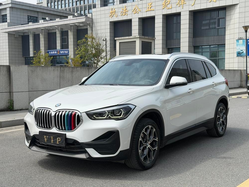 BMW X1 2021 — фото автомобиля