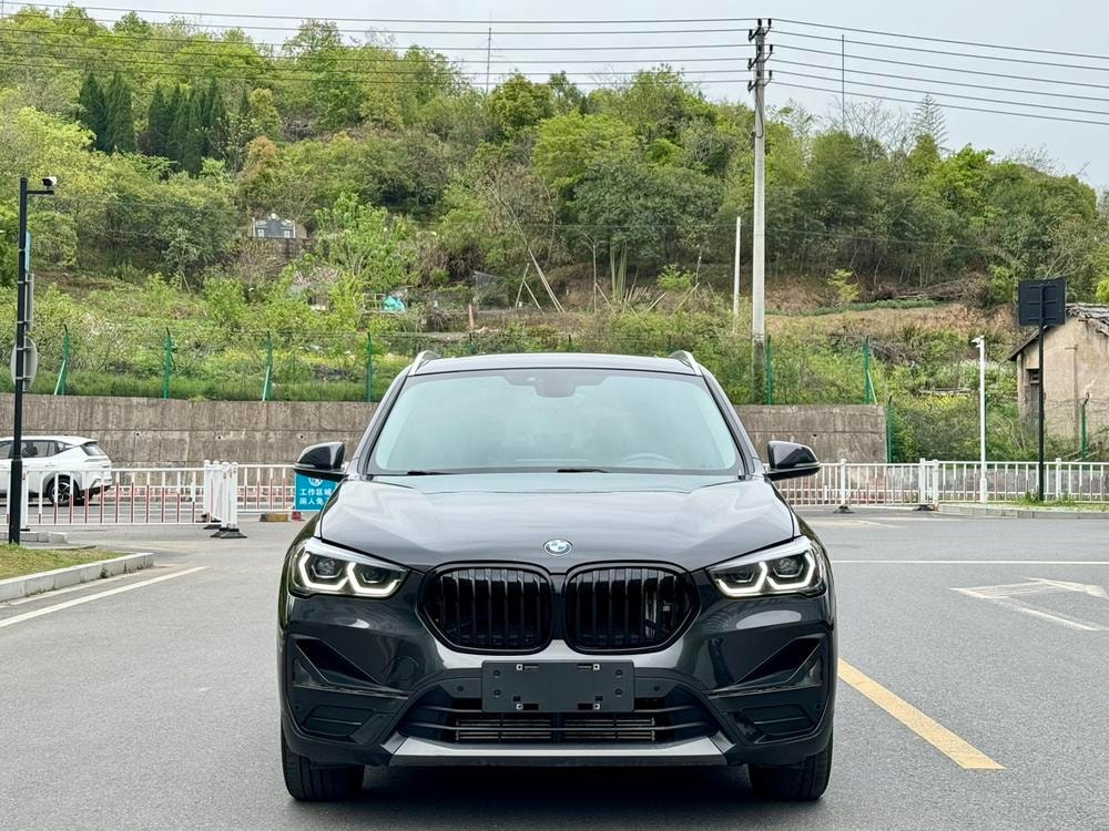 BMW X1 2022 — фото автомобиля
