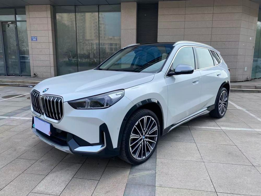 BMW X1 2023 — фото автомобиля