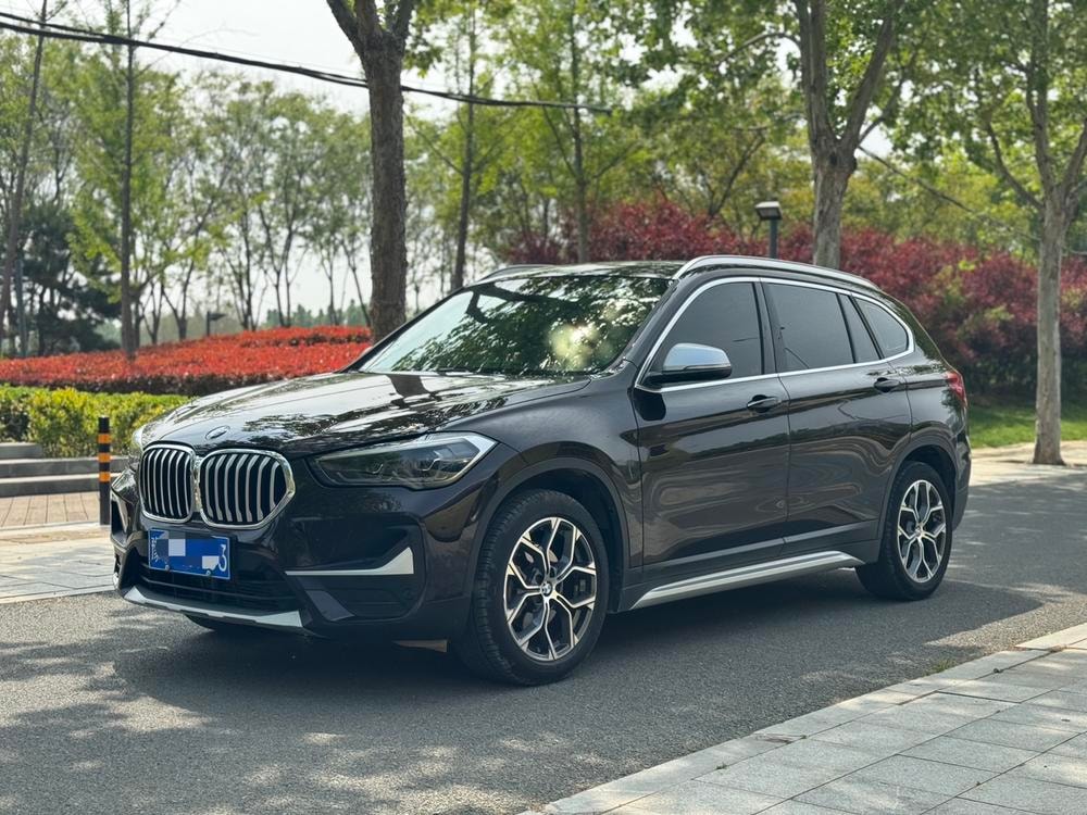 BMW X1 2021 — фото автомобиля 1