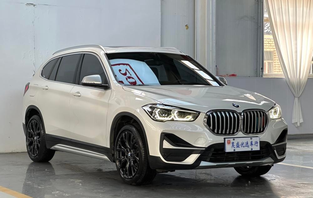 BMW X1 2021 — фото автомобиля